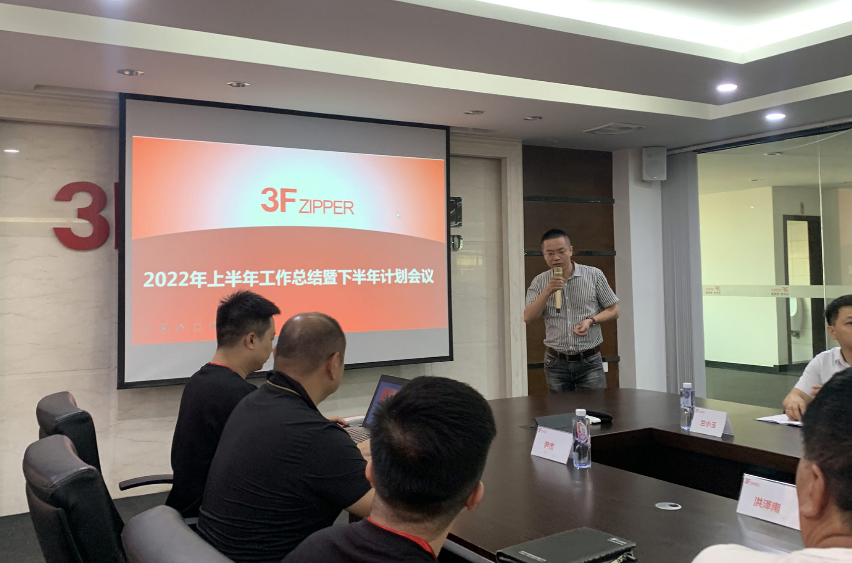 1.jpg 1.jpg